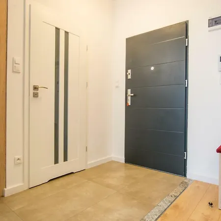 W&k Moon - Z Balkonem, Garaz, Faktura Vat, * كوزتسالين