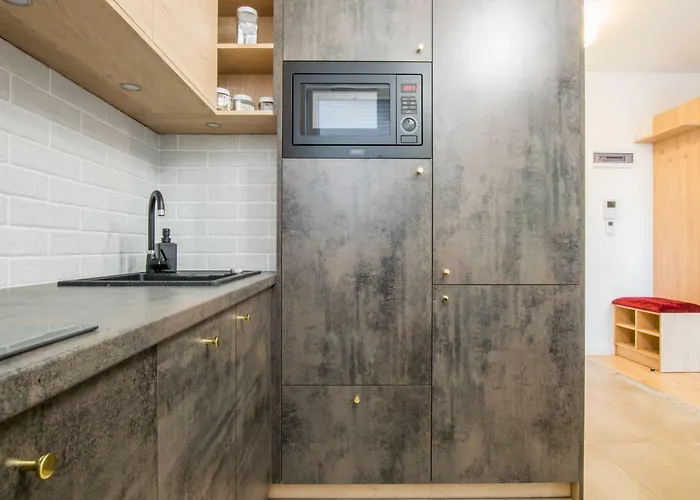 W&k Moon - Z Balkonem, Garaz, Faktura Vat, * كوزتسالين