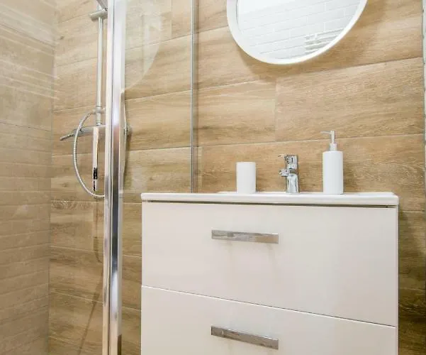 W&k Moon - Z Balkonem, Garaz, Faktura Vat, * كوزتسالين